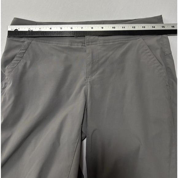 Columbia Women's 2 Gray Lightweight Hiking Capri Pants Gorpcore Trails Outdoors - Picture 5 of 7